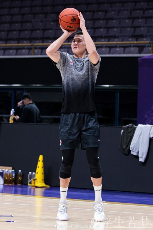 北控男篮发布赛前场地训练图集：紫禁勇士今晚征战赛场